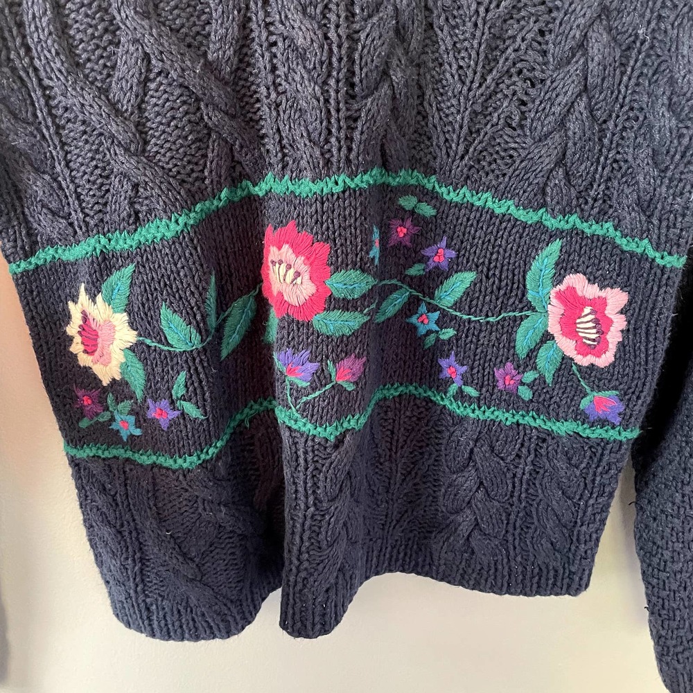 Vintage Hand Knit Cable Knit Floral Sweater in Navy Size Small - Picture 4 of 13